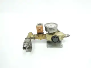 NORGREN R12-400-RNLG PNEUMATIC REGULATOR 300PSI