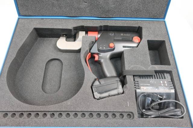 AVDEL FPM50 SELF-PIERCING CORDLESS RIVET GUN