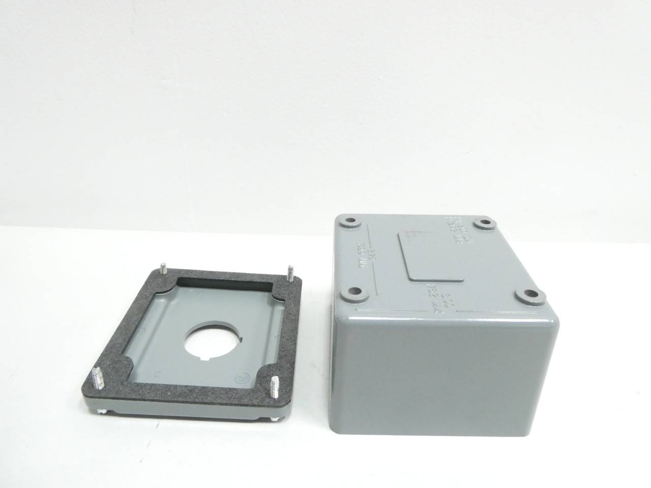 Allen-Bradley 800T-1TZ 30 mm Push Button Enclosure