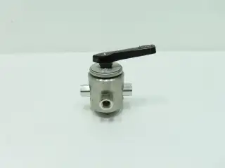 HOKE 7931F4Y MANUAL STAINLESS THREADED BALL VALVE 1/4IN NPT 2000PSI